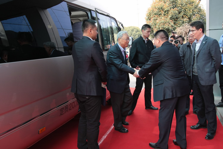 原全国人大副委员长科技界泰斗路甬祥视察华通气动